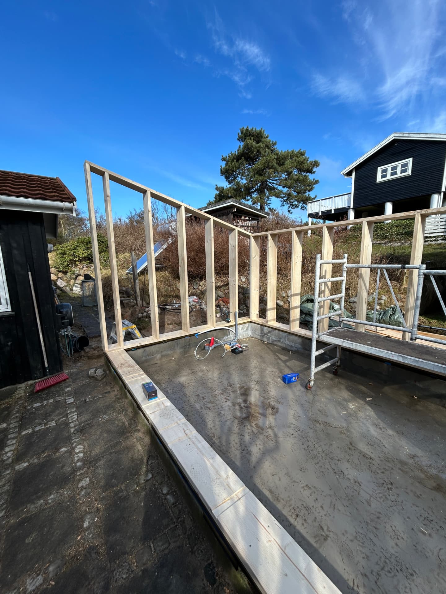 Two walls erected and joined at the corner of the annex construction