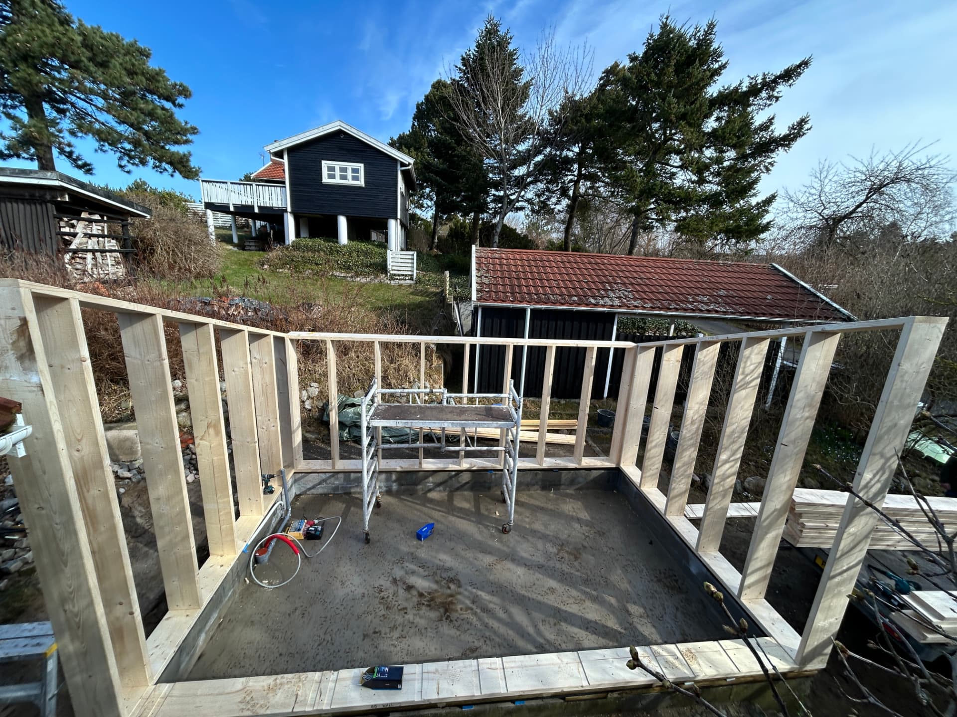 Three erected walls forming the annex's frame